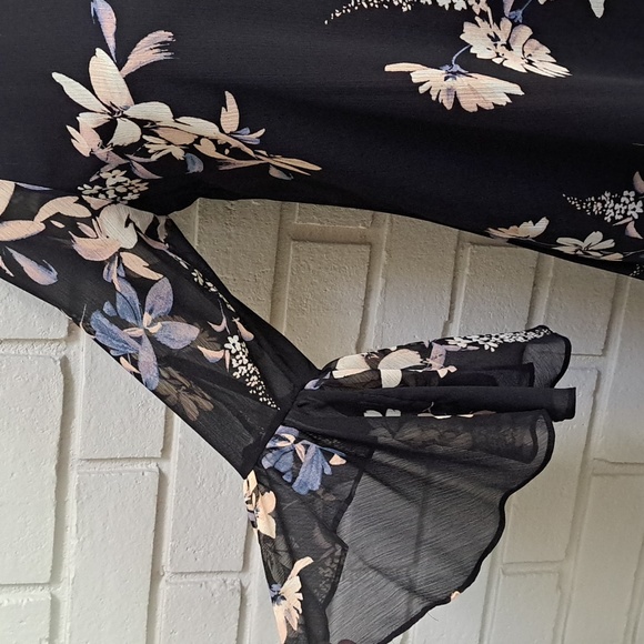 Calvin Klein Black Floral Boho Bell Sleeve Lined Dress. Size 8 NWOT - Picture 3 of 10